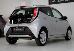 TOYOTA AYGO ESSENCE 2015 GRIS C 46821 km