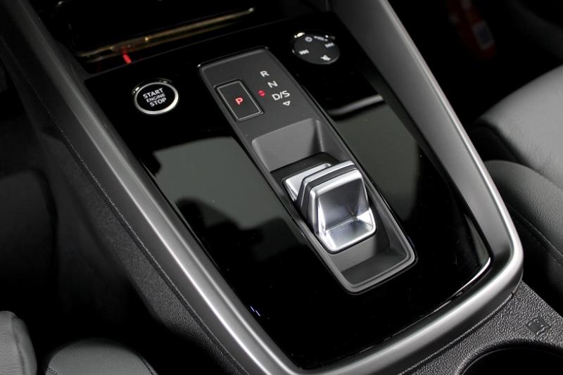 AUDI A3 SPORTBACK 30 TFSI 110CH MILD HYBRID DESIGN S TRONIC 7 TOIT OUVRANT PANORAMIQUE - photo 10